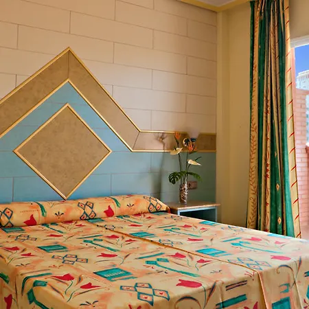 Tropic فندق